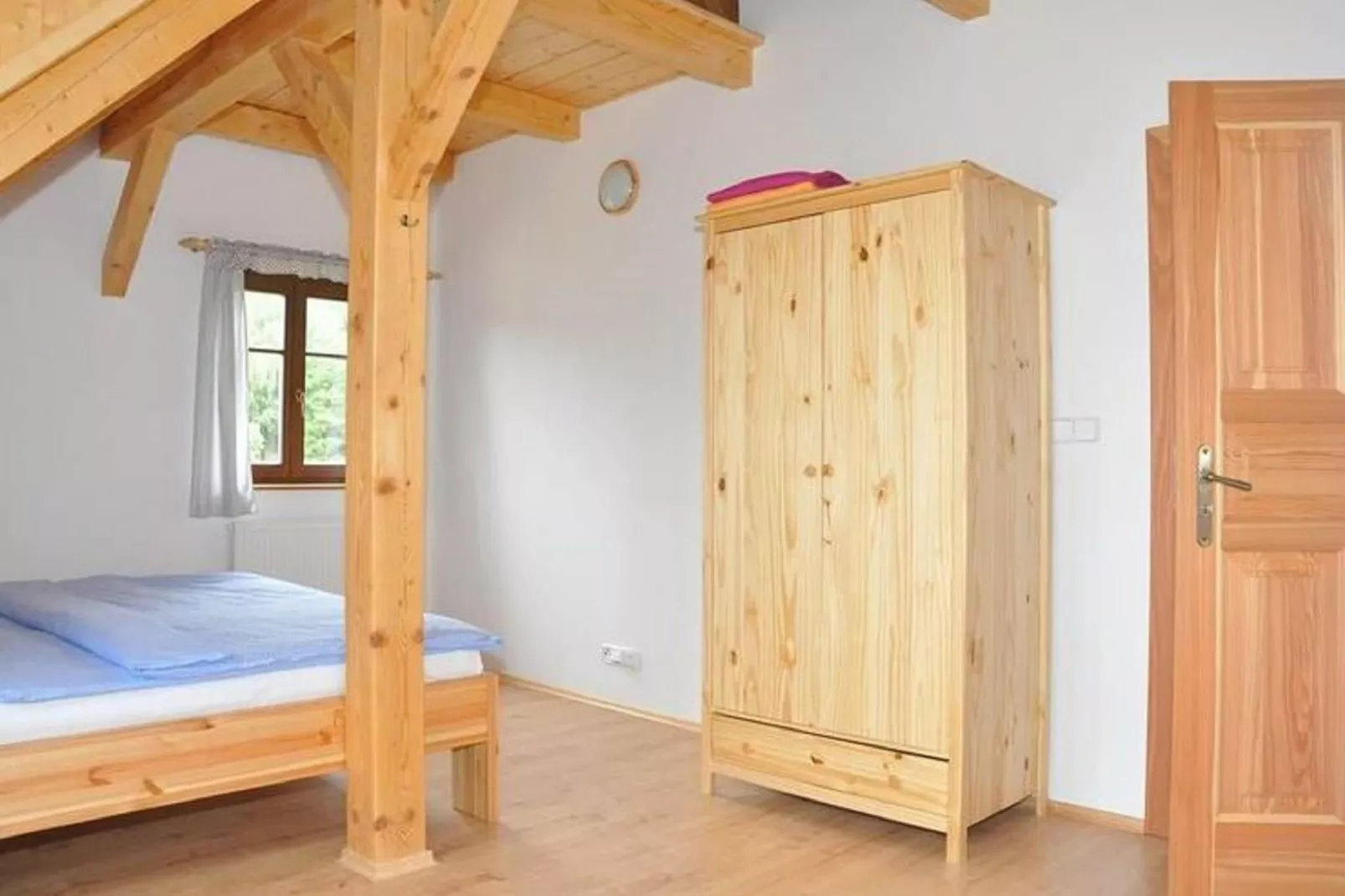 Zdenek-Bedroom