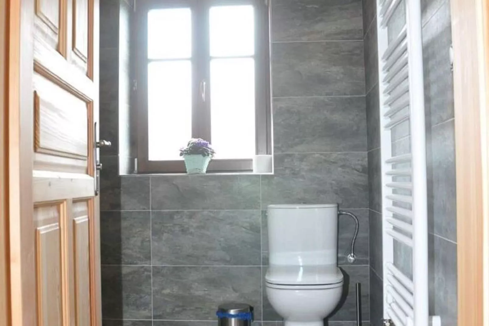 Zdenek-Bathroom
