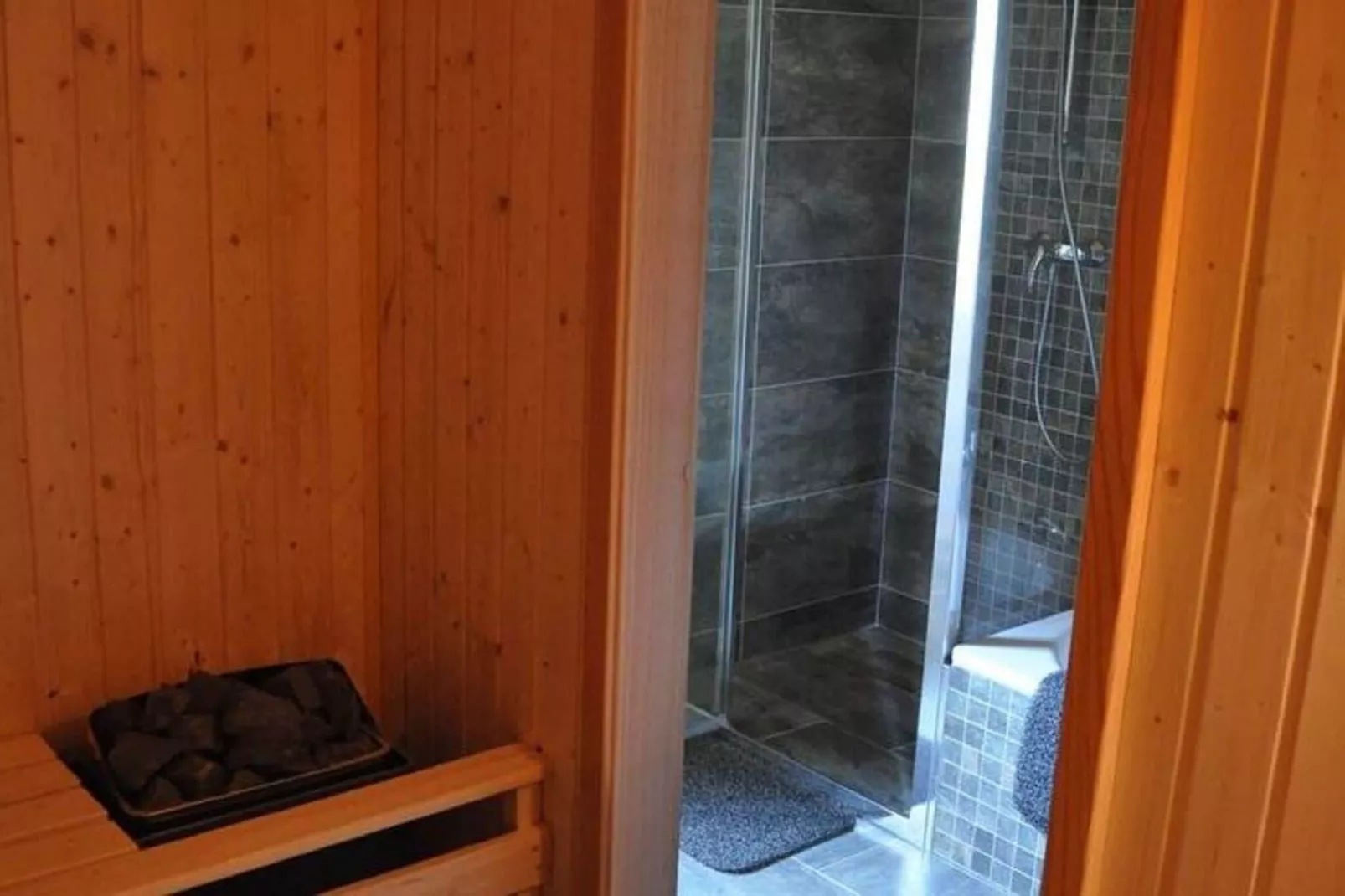 Zdenek-Bathroom