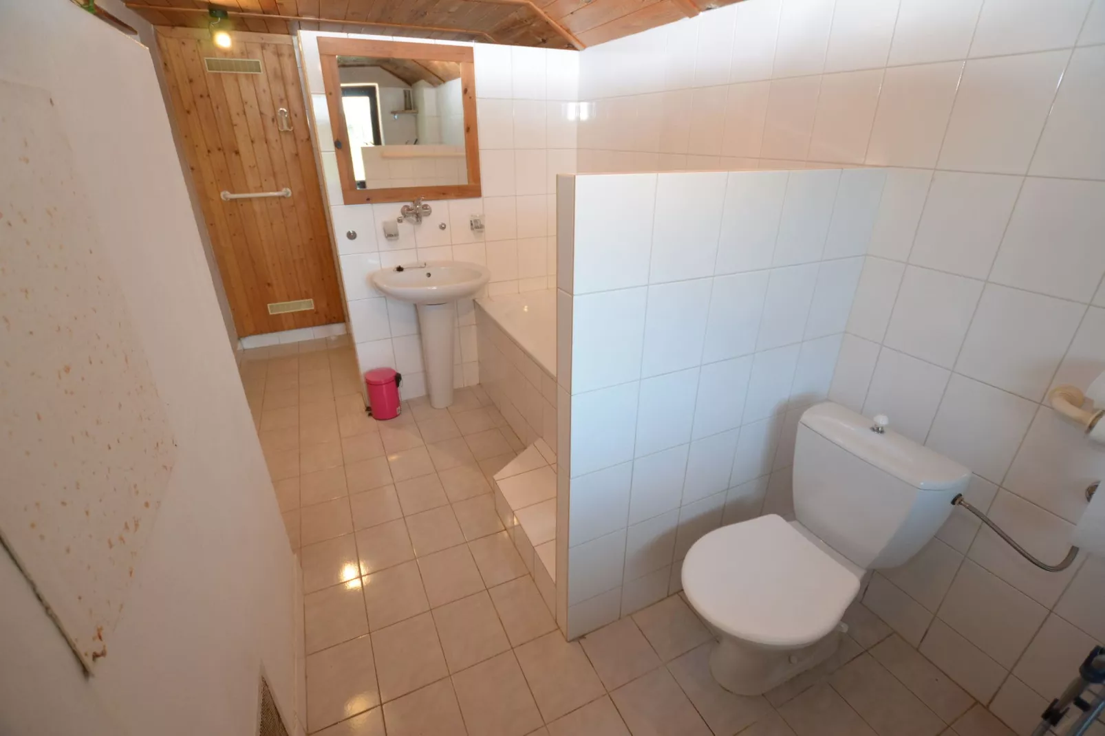Petr-Bathroom