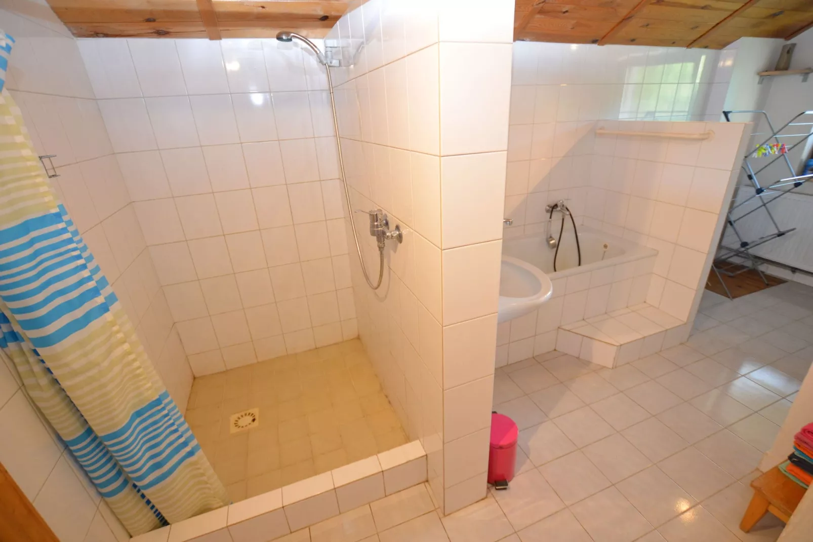 Petr-Bathroom