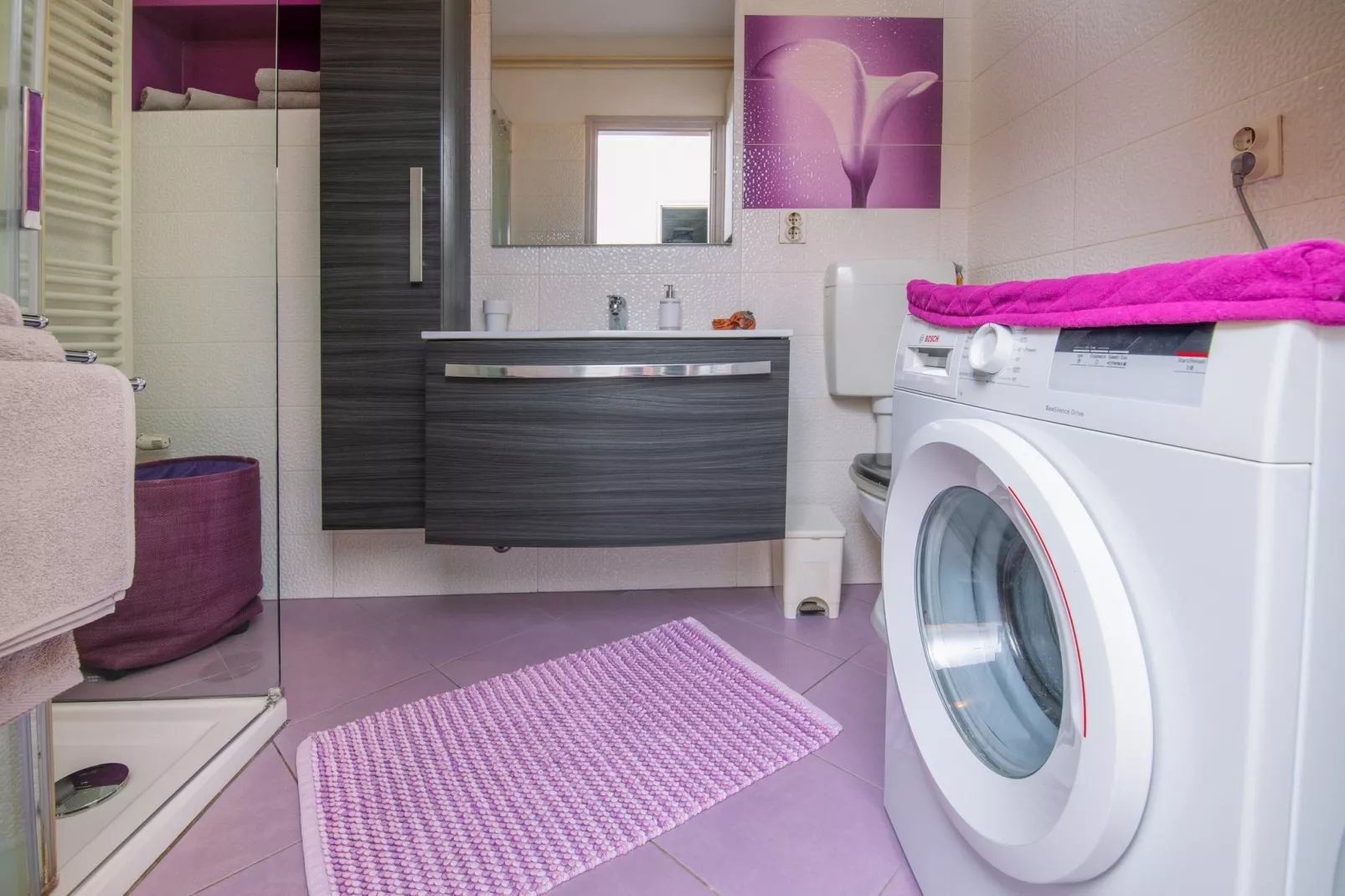 Apartment Point - Two Bedroom Apartment with Balcony-Bathroom