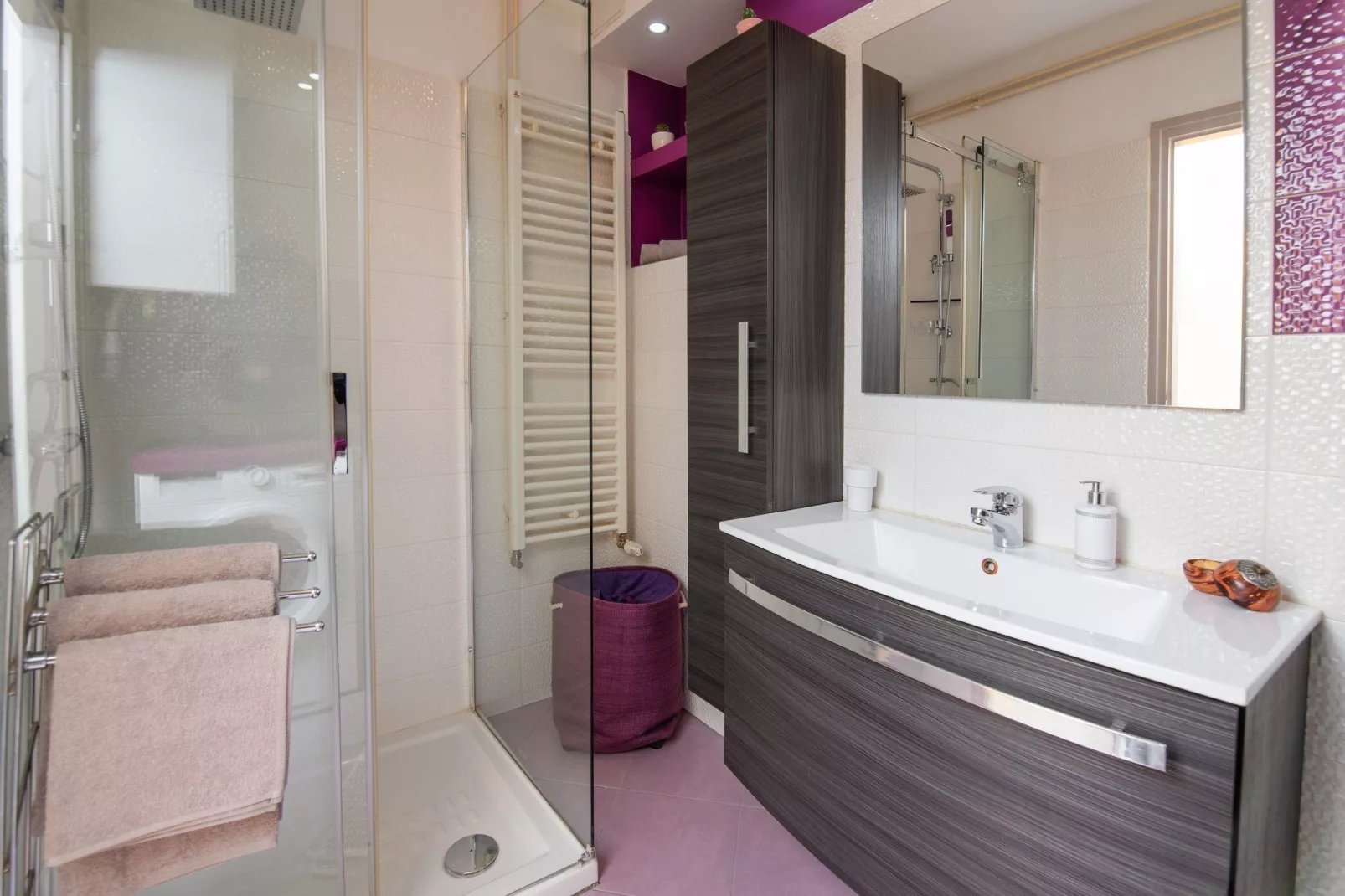 Apartment Point - Two Bedroom Apartment with Balcony-Bathroom
