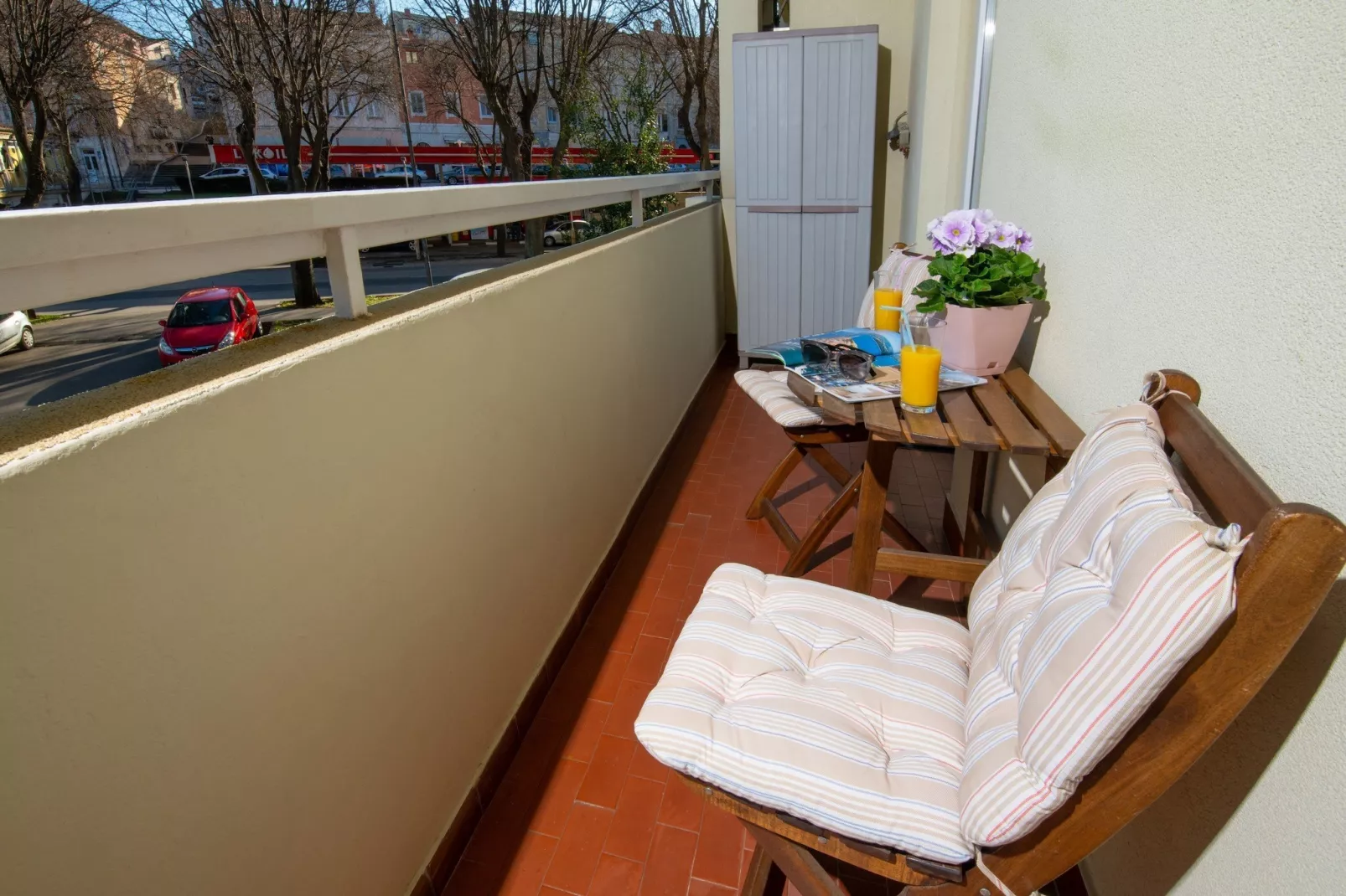 Apartment Point - Two Bedroom Apartment with Balcony-Terrace balcony
