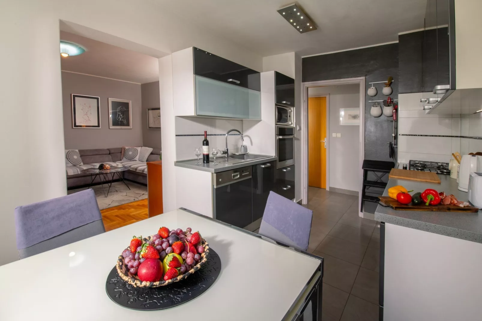 Apartment Point - Two Bedroom Apartment with Balcony-Indoor