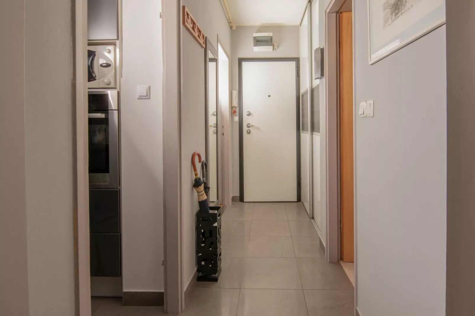 Apartment Point - Two Bedroom Apartment with Balcony-Indoor