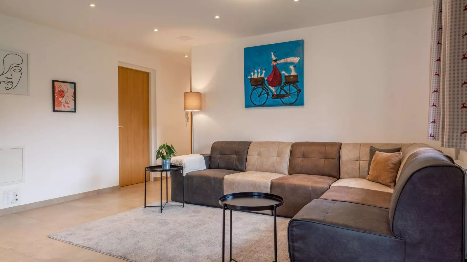 Sion 2-Living room