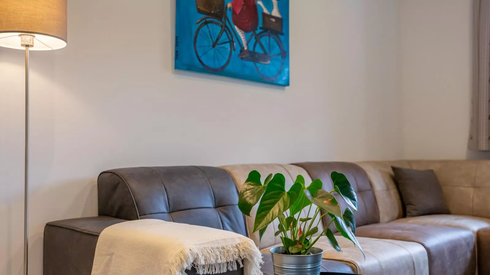 Sion 2-Living room