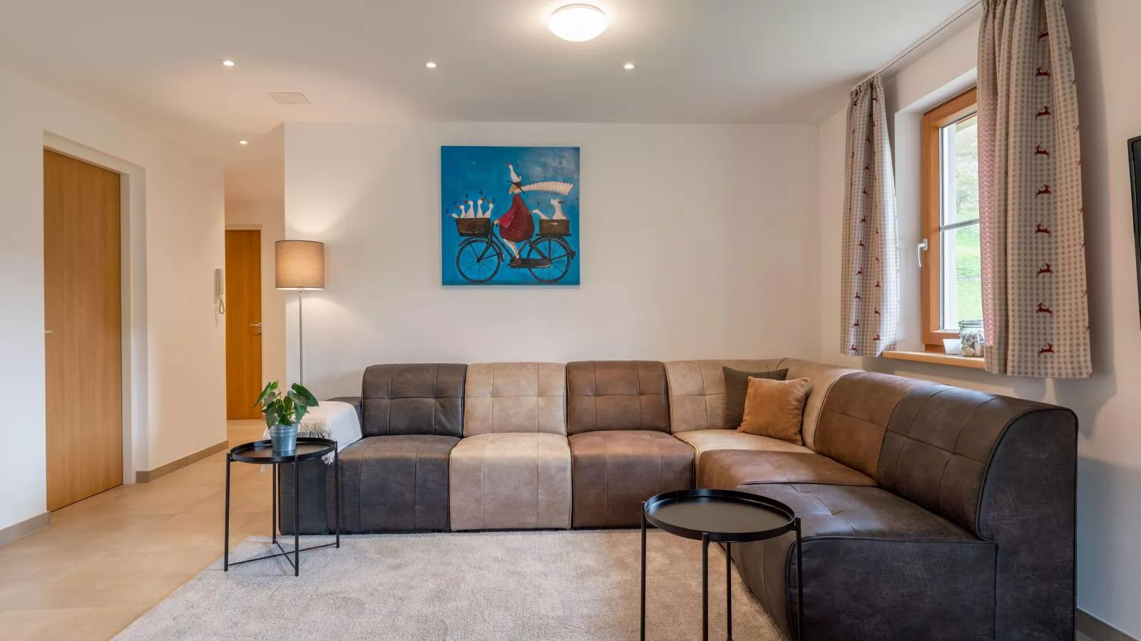 Sion 2-Living room