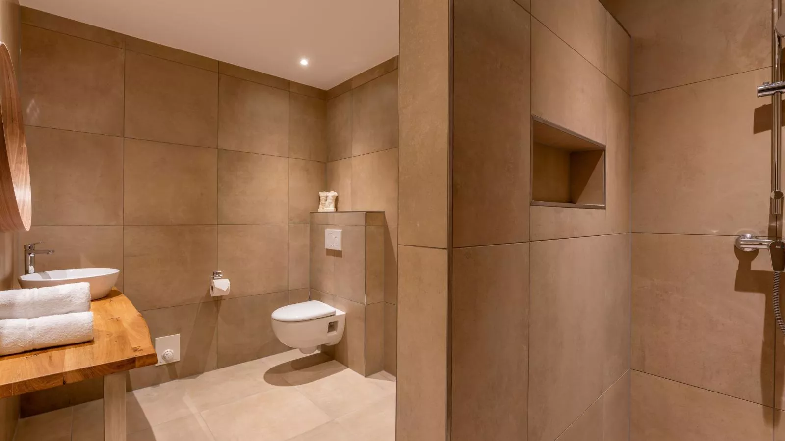 Sion 3-Bathroom