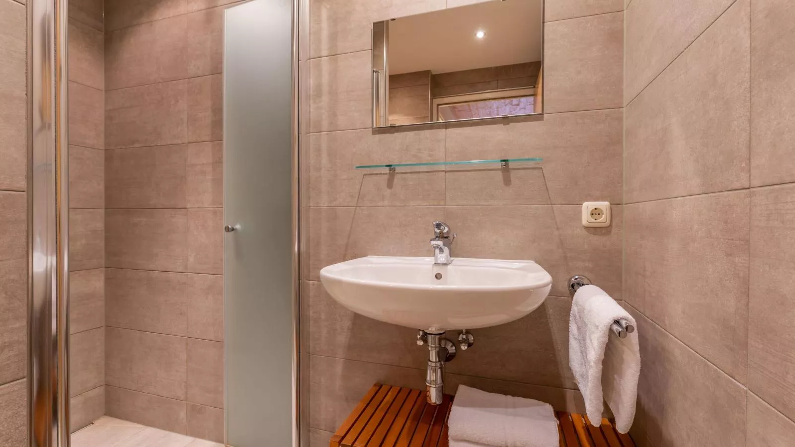 Sion 3-Bathroom