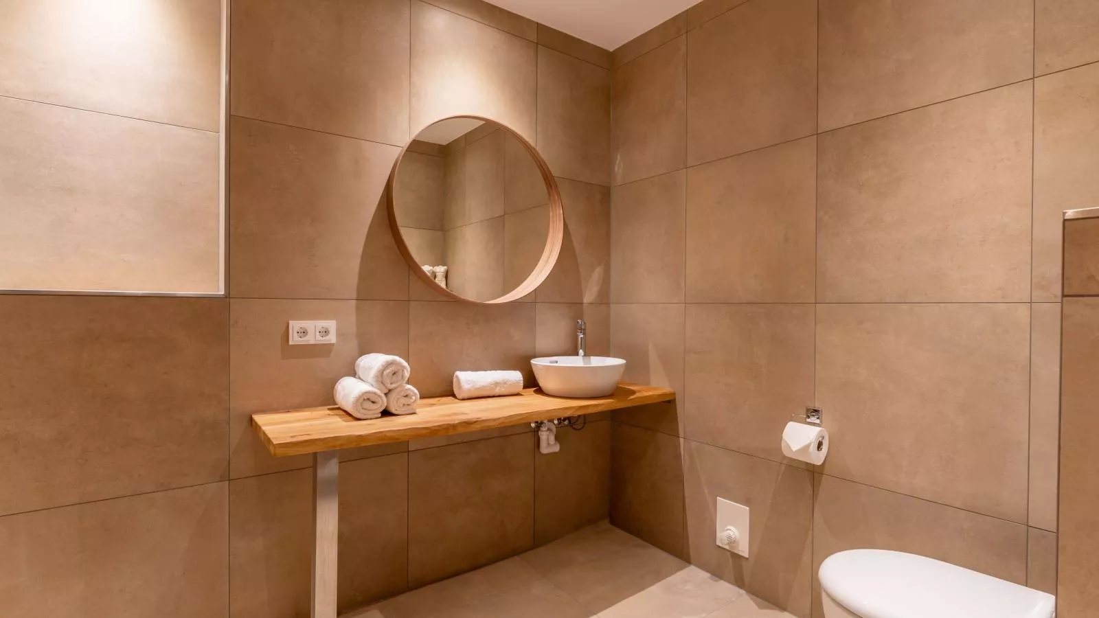 Sion 3-Bathroom