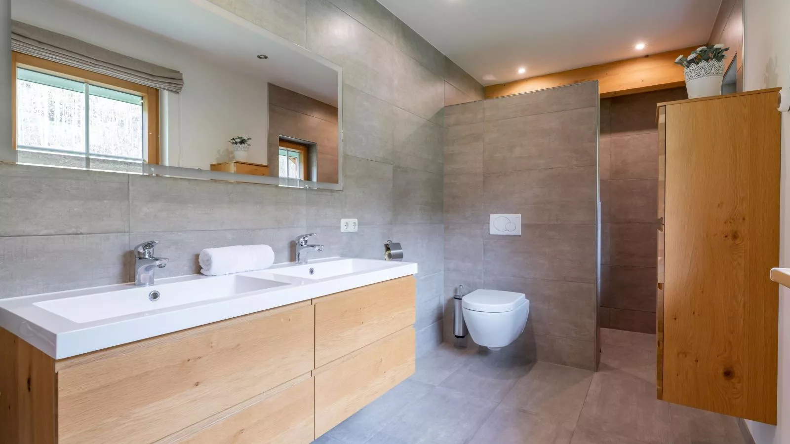 Sion 4-Bathroom