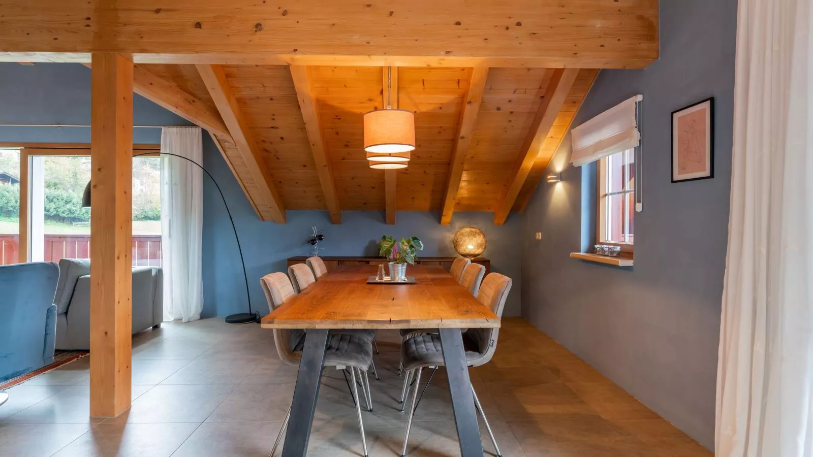 Sion 4-Dining room
