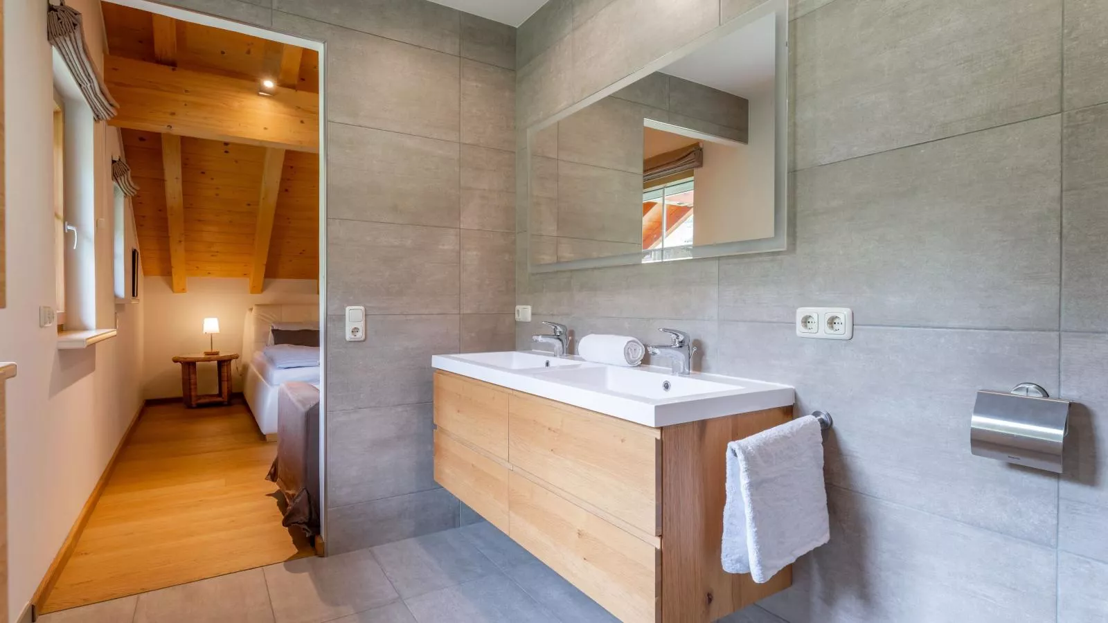 Sion 4-Bathroom