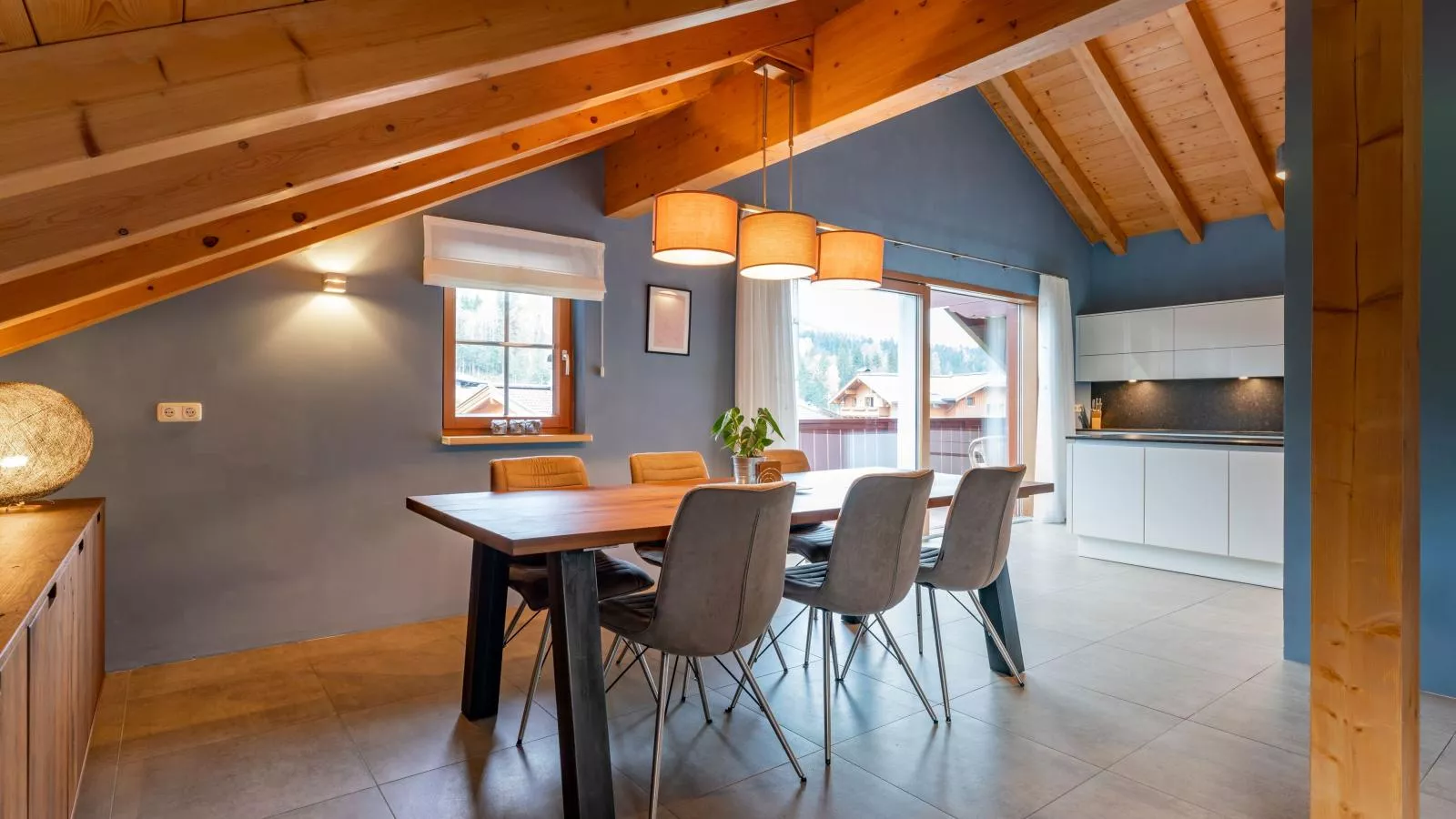 Sion 4-Dining room