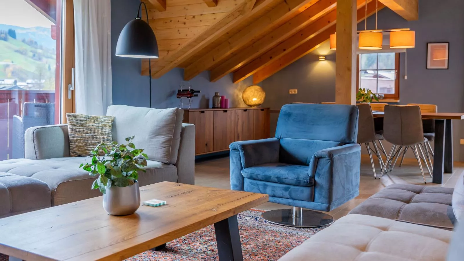 Sion 4-Living room