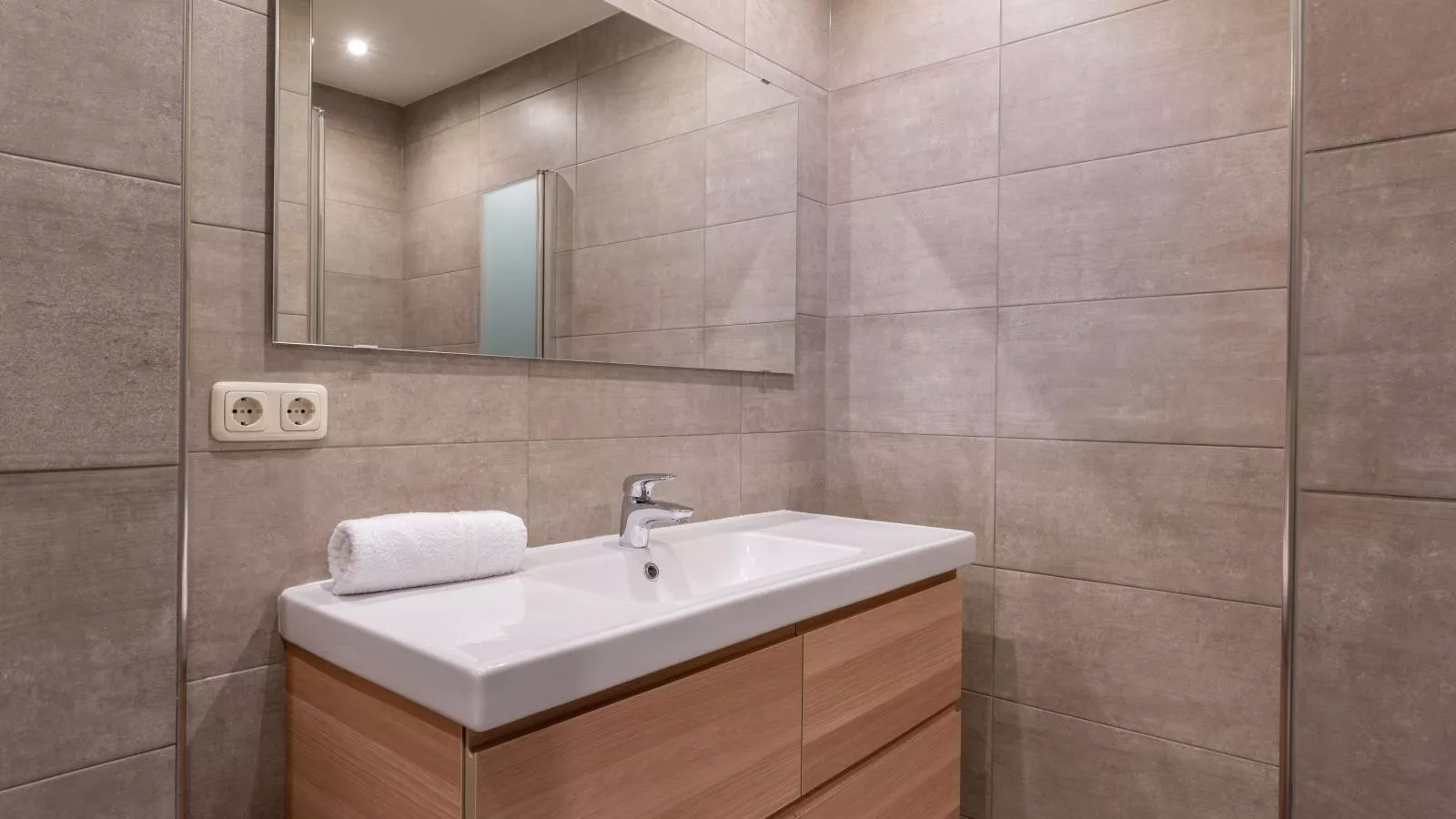 Sion 4-Bathroom