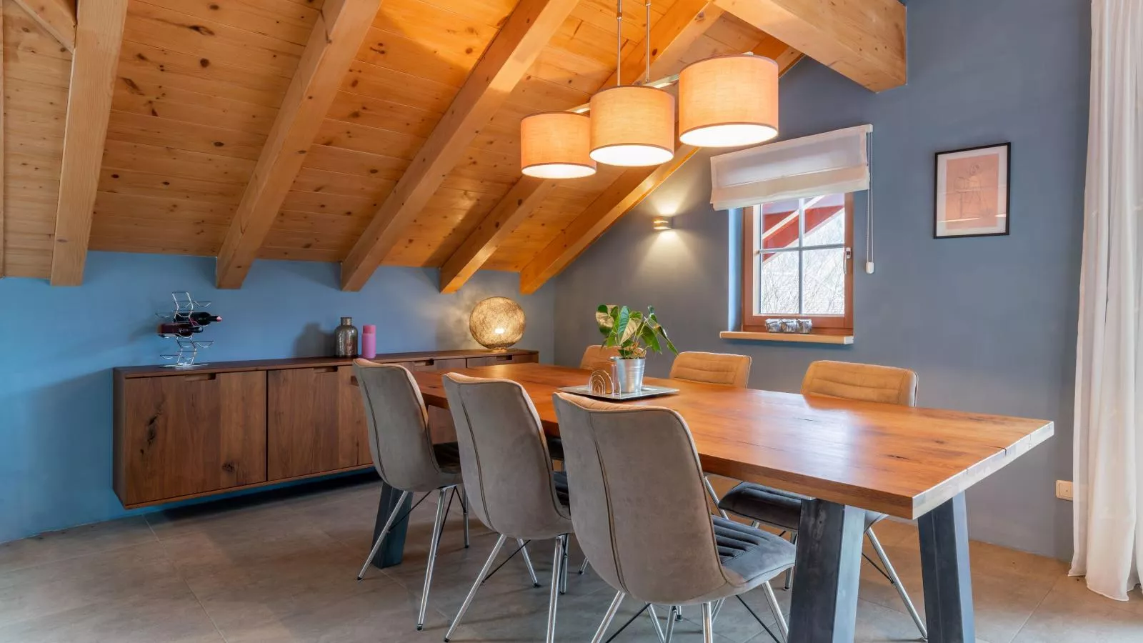 Sion 4-Dining room