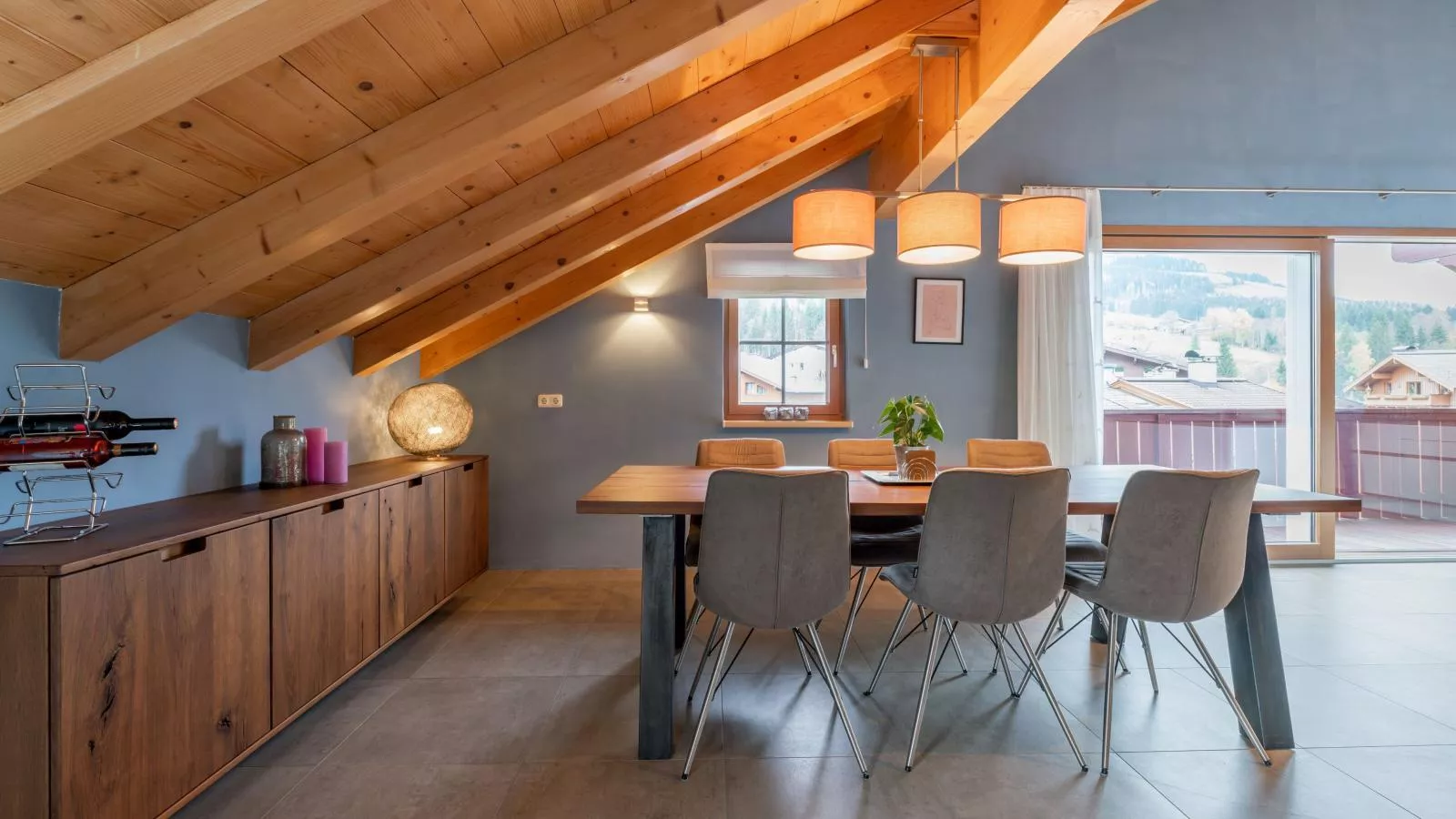 Sion 4-Dining room