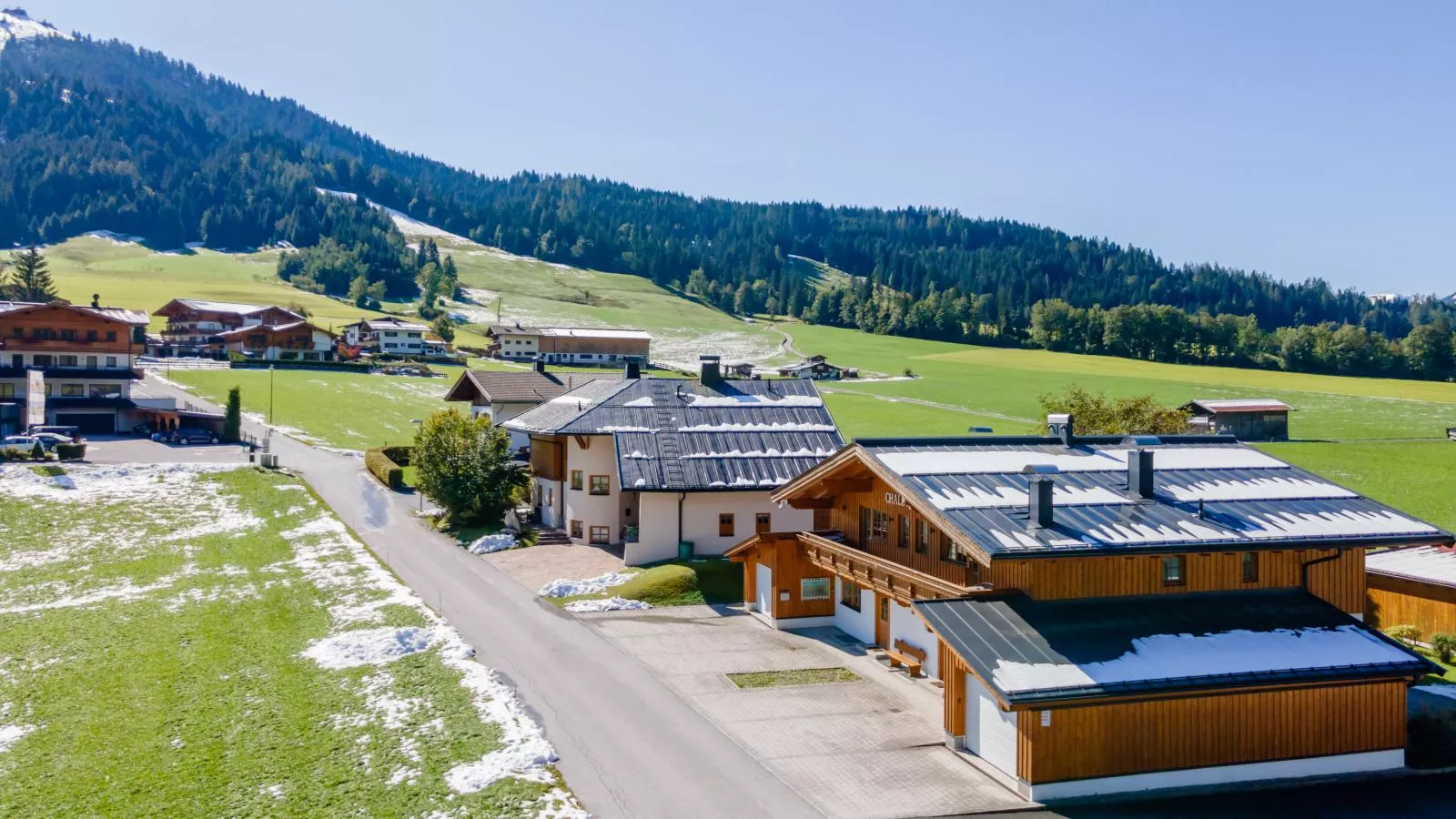 Maxima - Ski in - Ski Out-Exterior summer