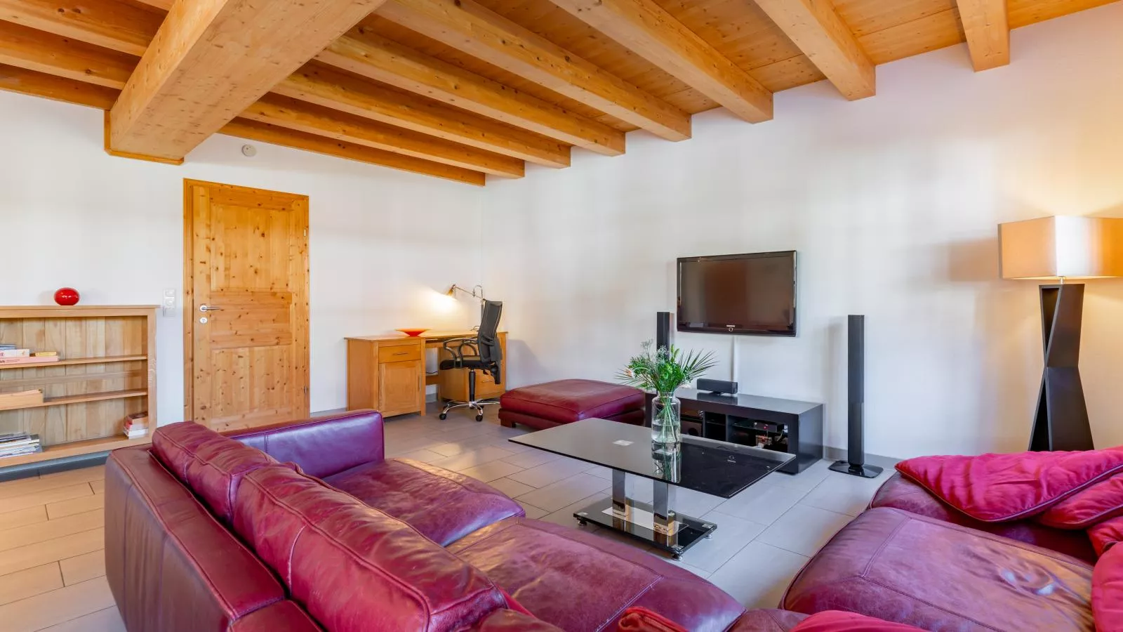 Maxima I - Ski in - Ski Out-Living room