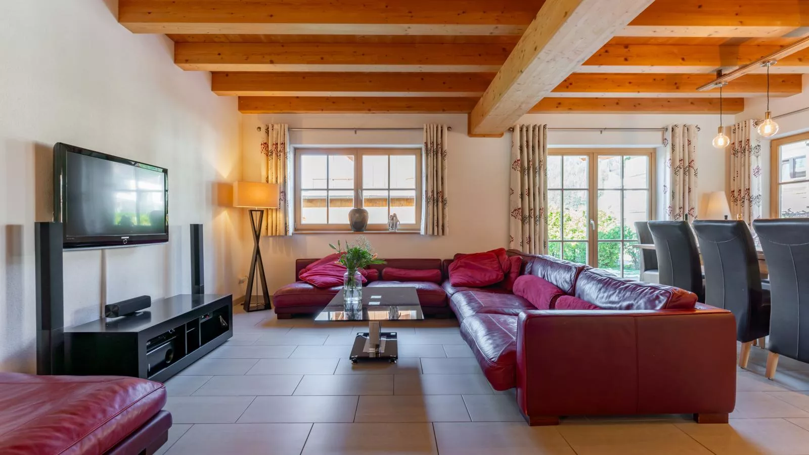 Maxima II - Ski in - Ski Out-Living room