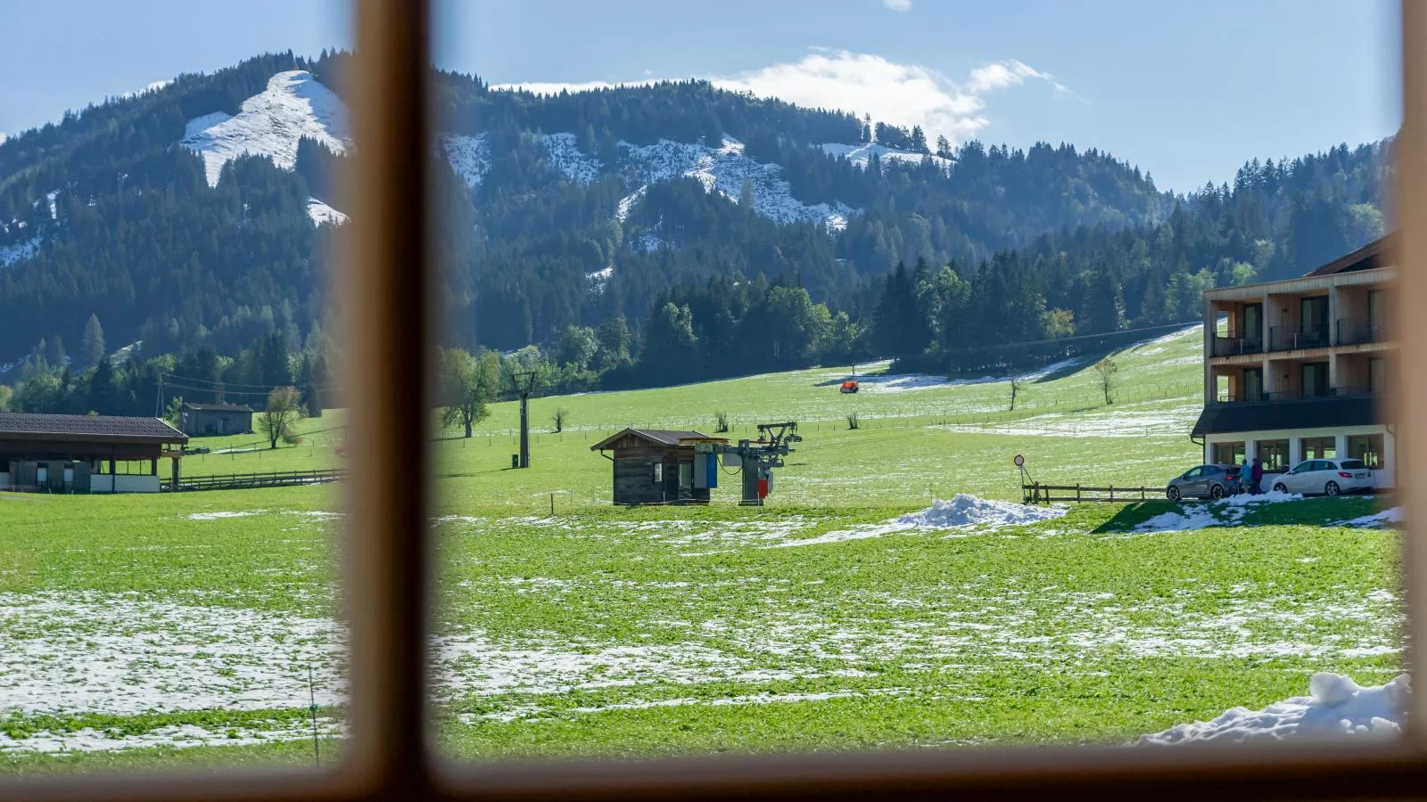 Maxima II - Ski in - Ski Out-View summer
