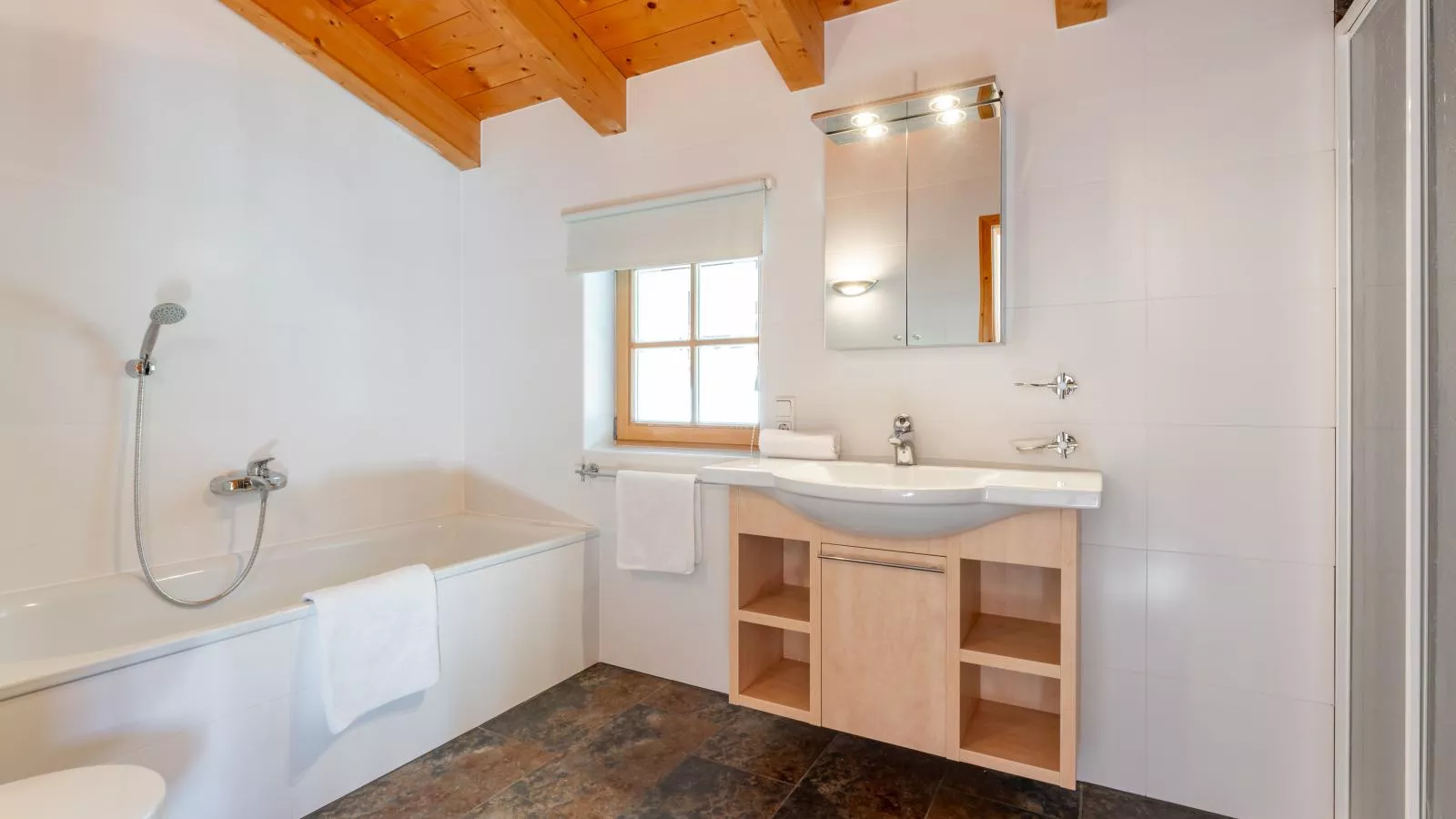 Maxima II - Ski in - Ski Out-Bathroom