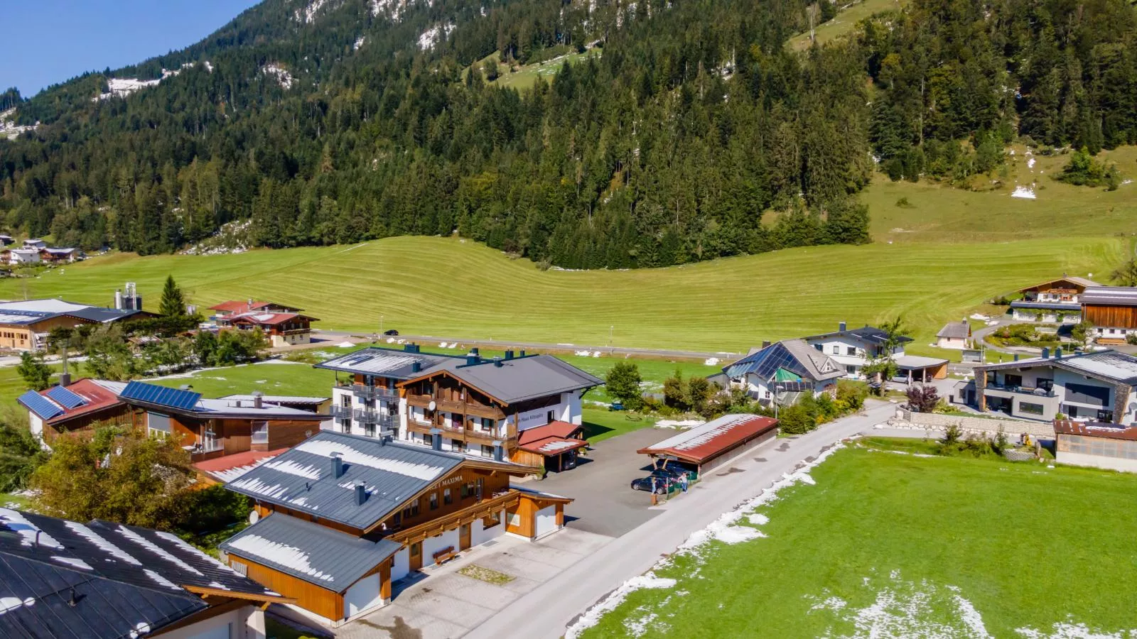 Maxima II - Ski in - Ski Out-Exterior summer
