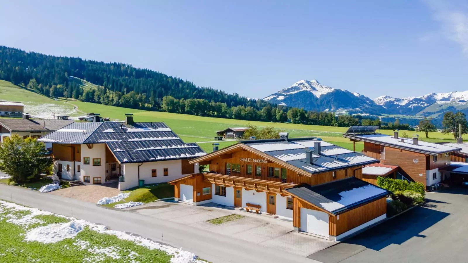 Maxima II - Ski in - Ski Out-Exterior summer