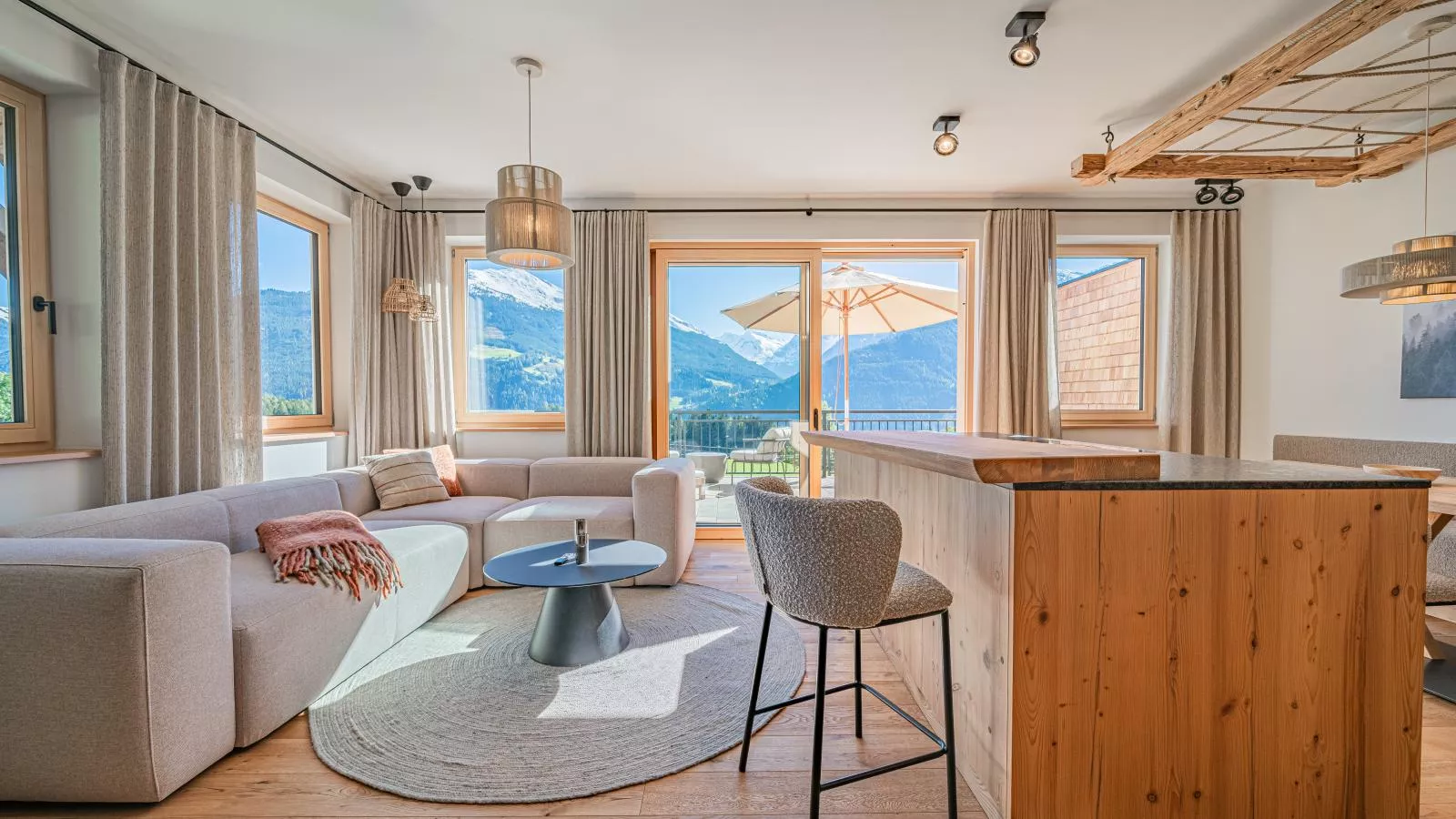 Premium Apartment Sunnseit-Wohnzimmer