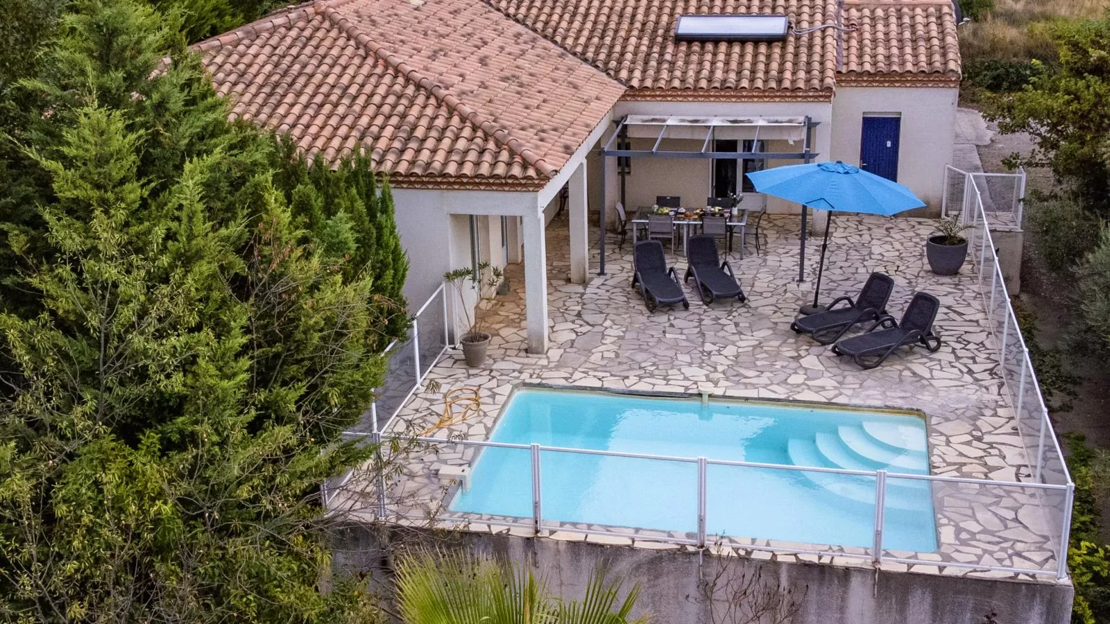 Le Filon dOr-Exterior summer