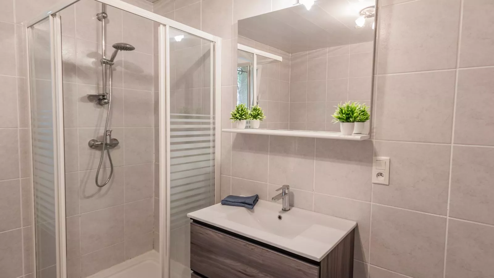 Le Filon dOr-Bathroom