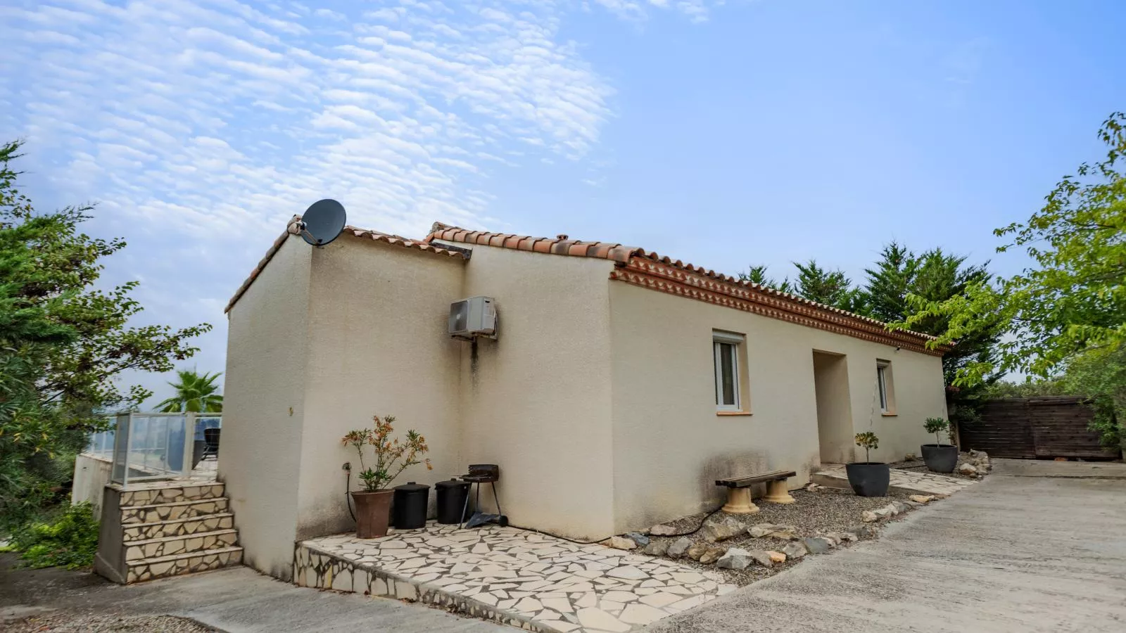 Le Filon dOr-Exterior summer