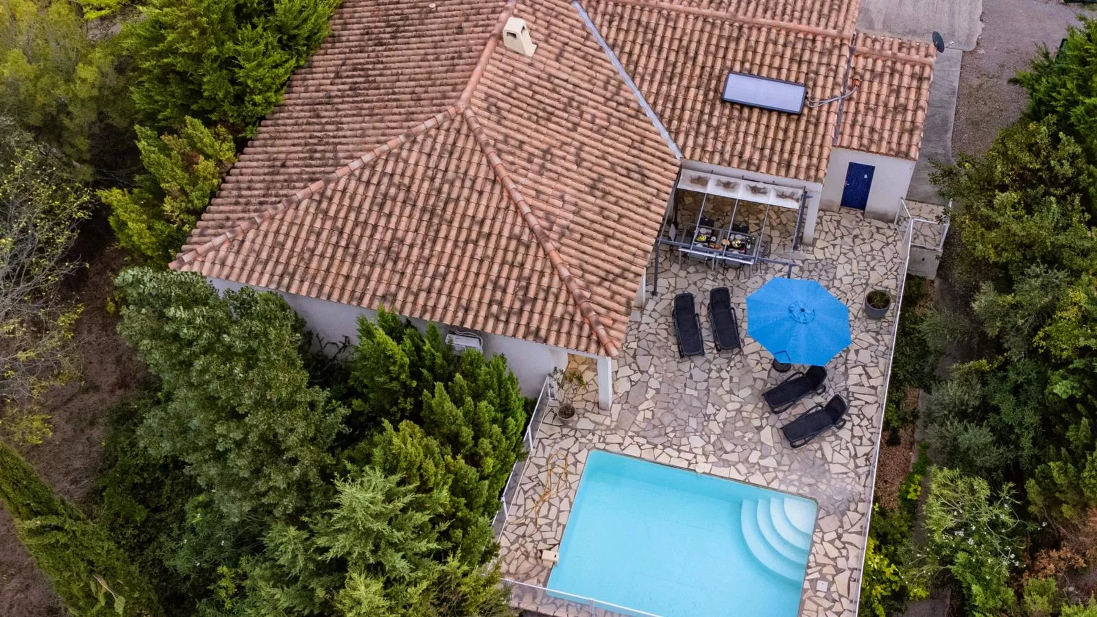 Le Filon dOr-Exterior summer