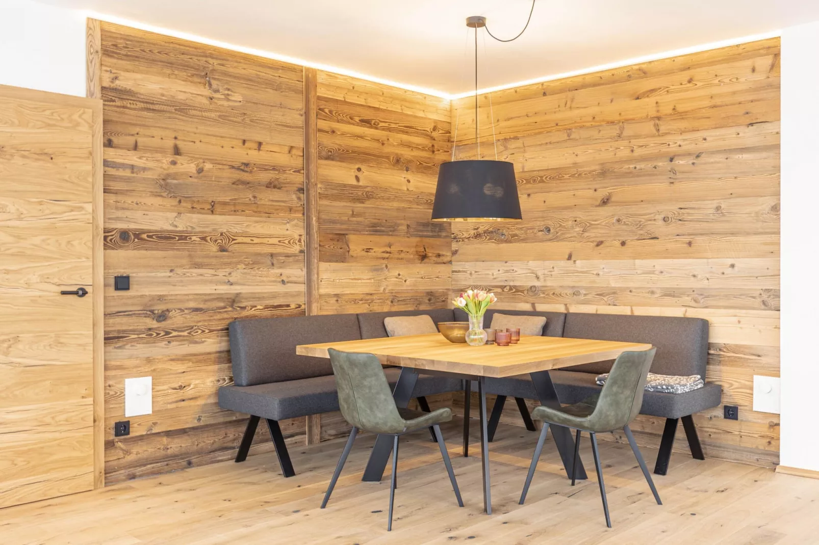 Hideaway Dachstein West 8-Dining room