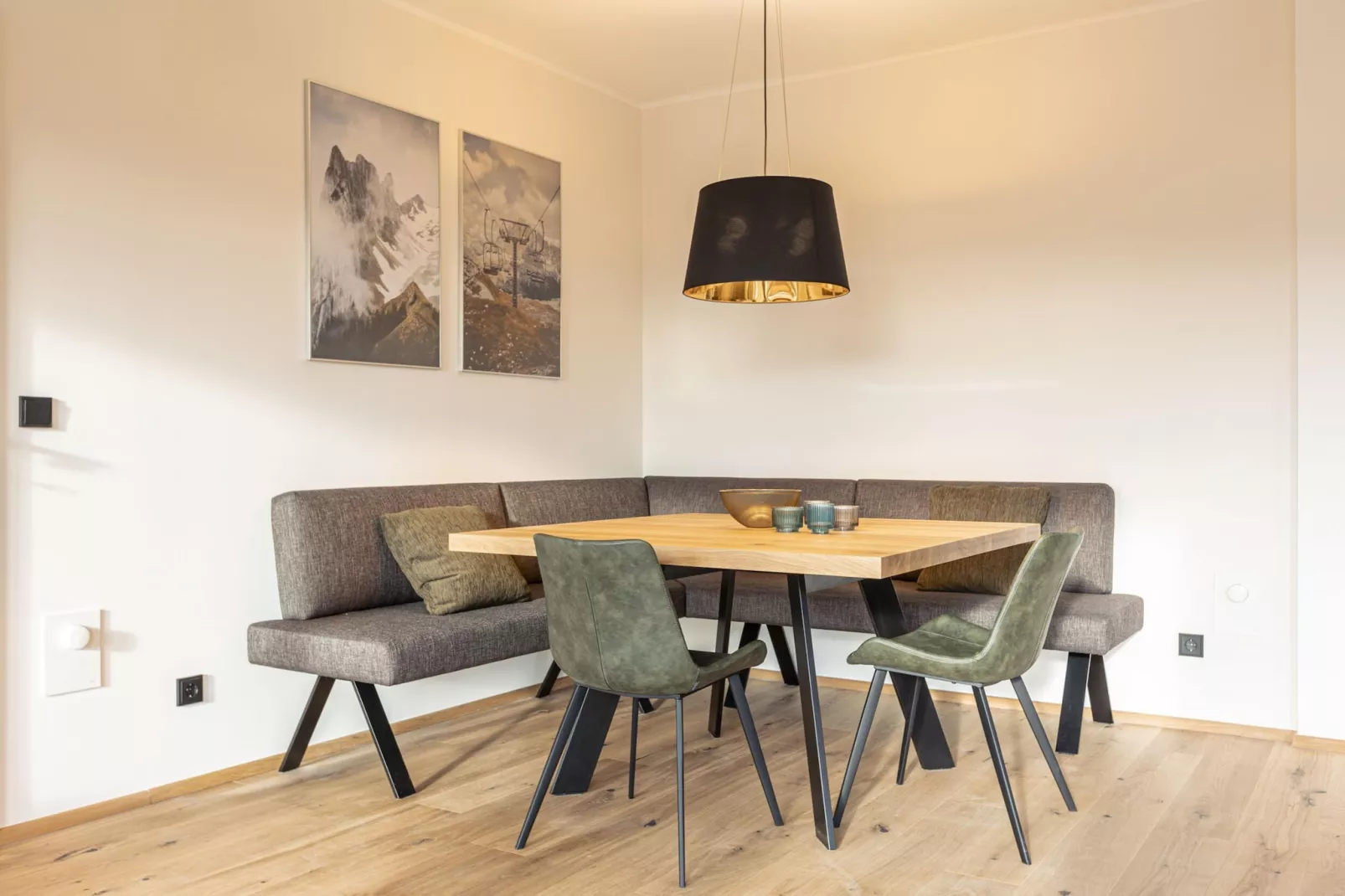 Hideaway Dachstein West 8-Dining room