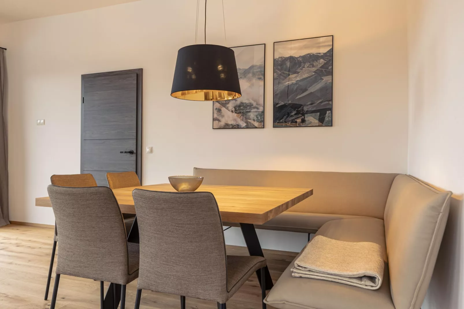 Hideaway Dachstein West 8-Dining room