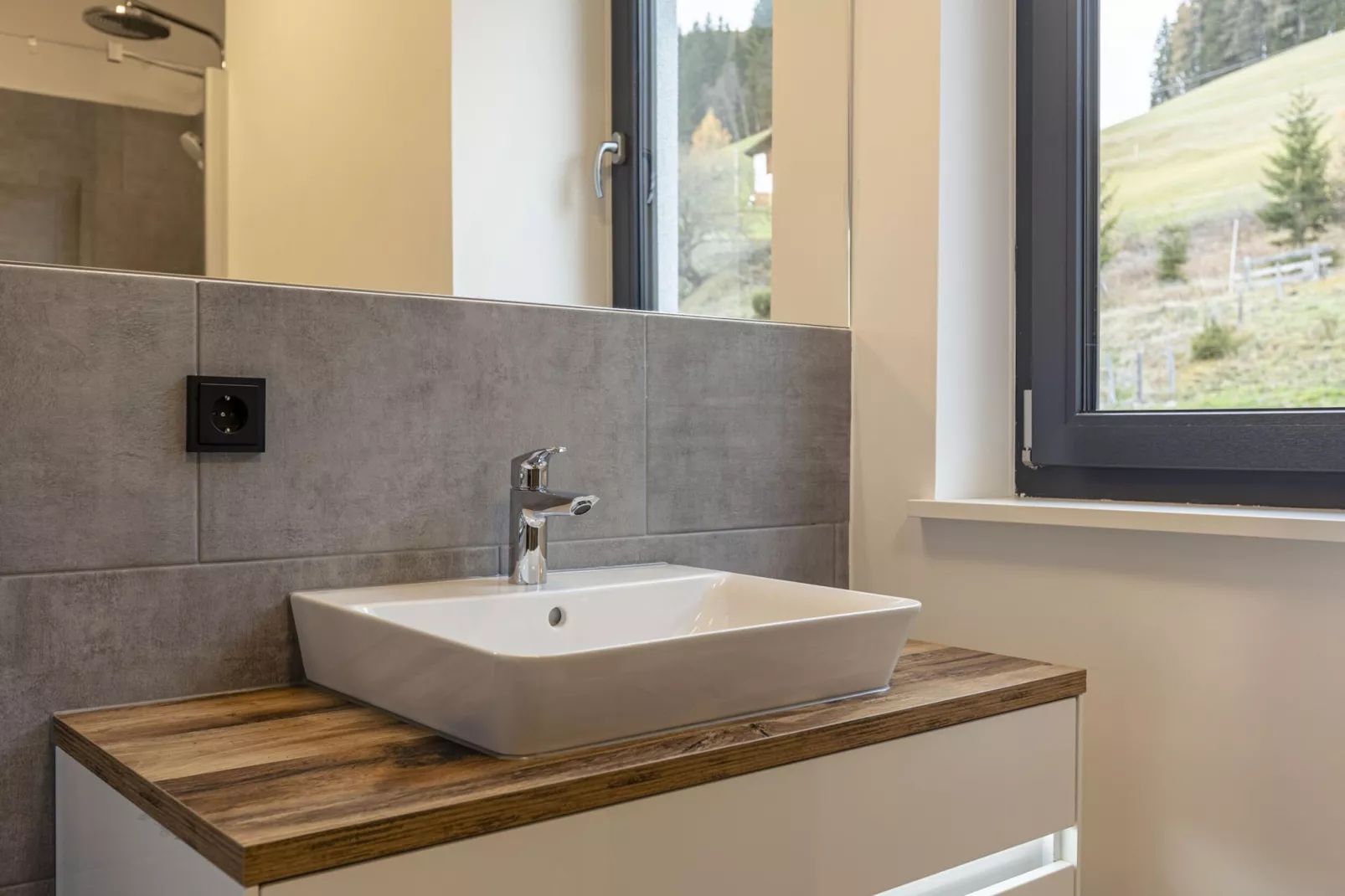 Hideaway Dachstein West 8-Bathroom