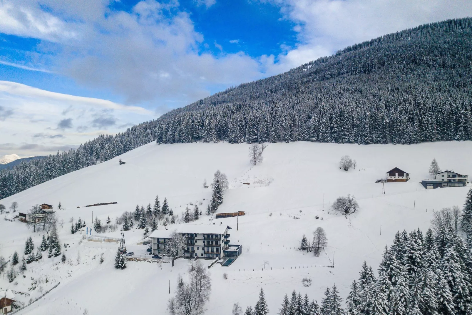 Hideaway Dachstein West 8-Area winter 1km