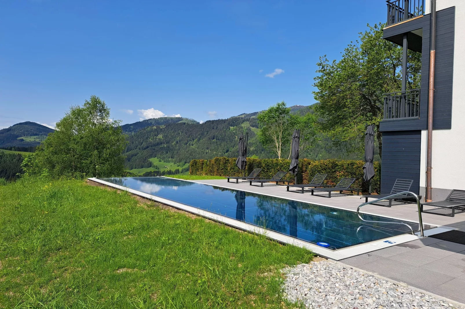 Hideaway Dachstein West 8-Gardens summer