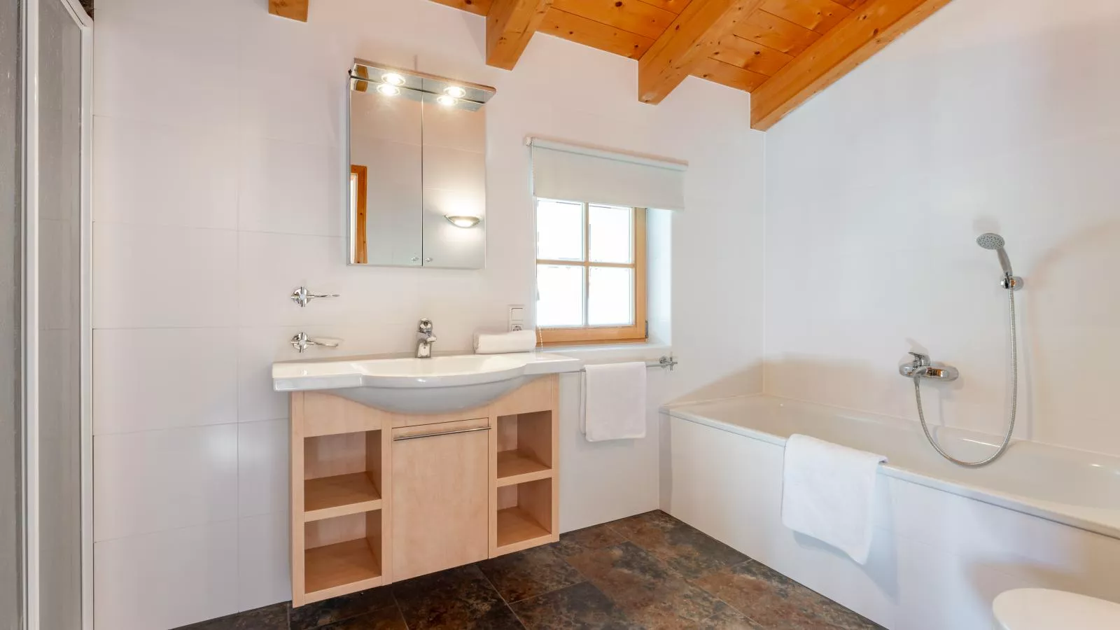 Maxima - Ski in - Ski Out-Bathroom