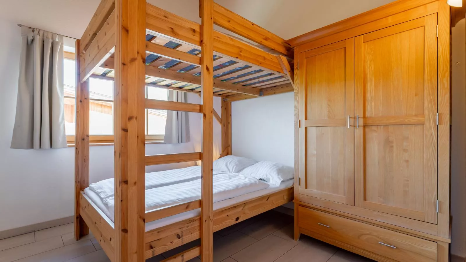 Maxima - Ski in - Ski Out-Bedroom