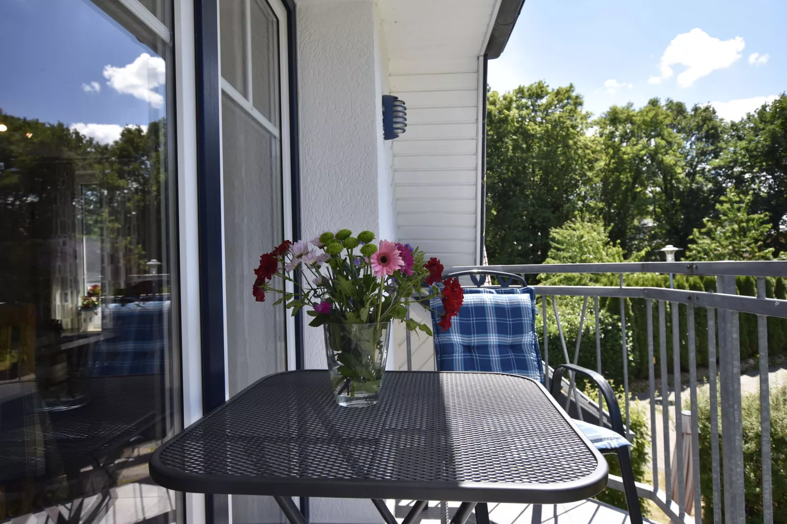 Bernstein mit Balkon am Sandstrand-Terrace balcony