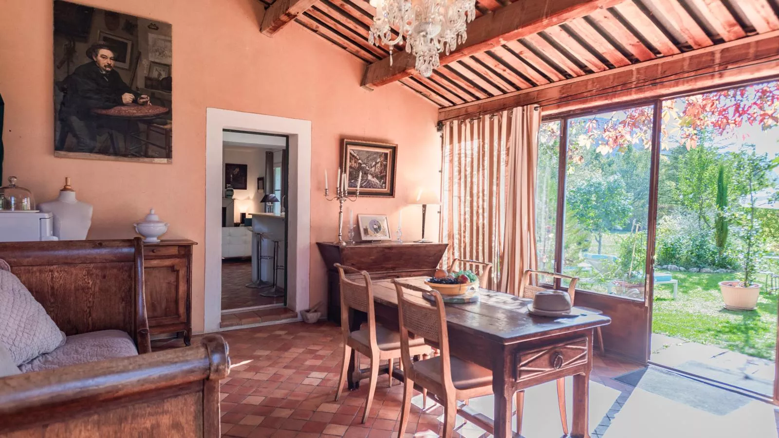 La petite maison de la ferme rose-Salle à manger