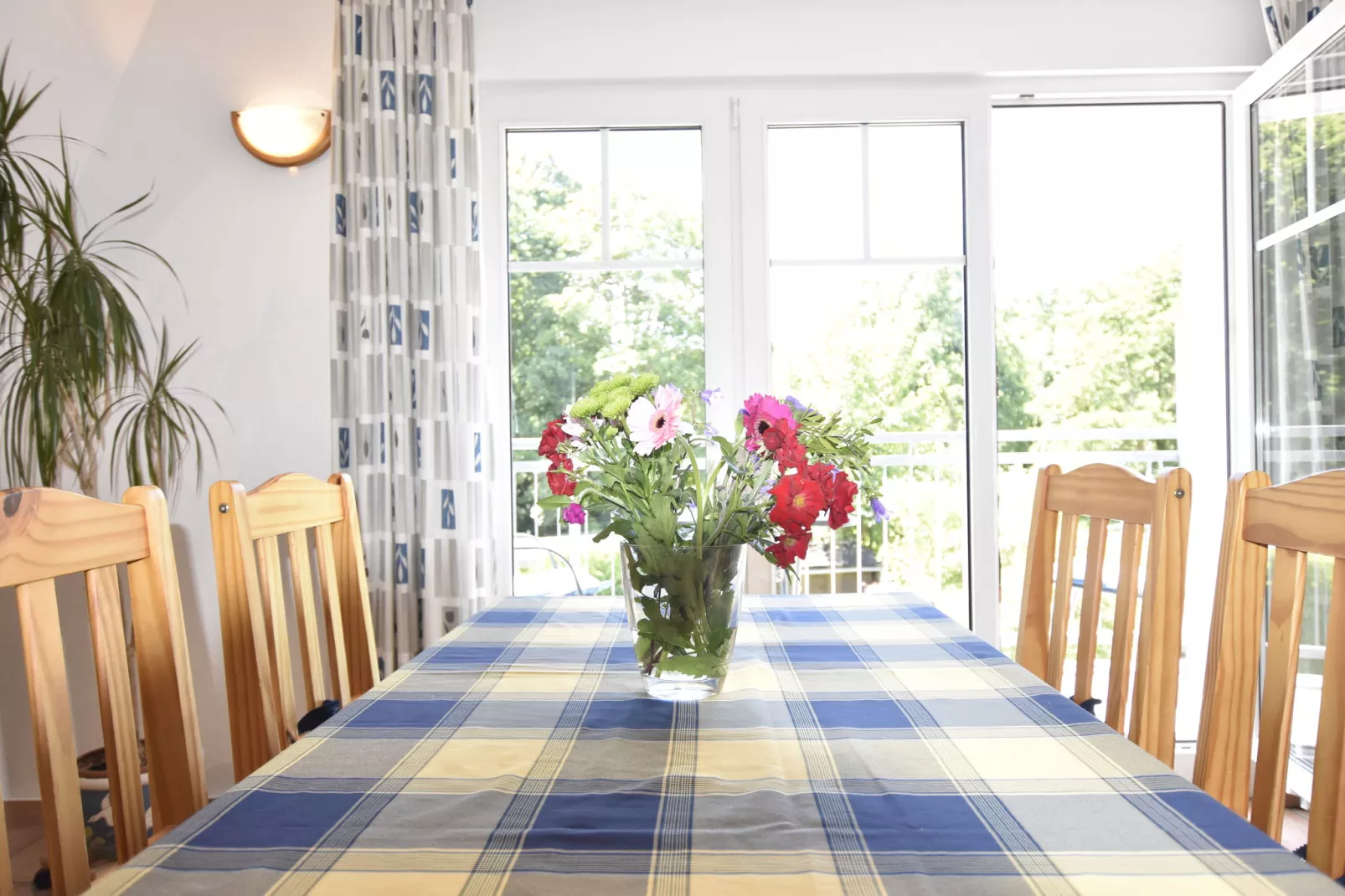 Bernstein mit Balkon am Sandstrand-Kitchen