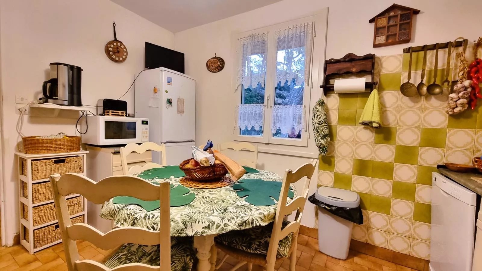 Les Volets Bleus-Kitchen