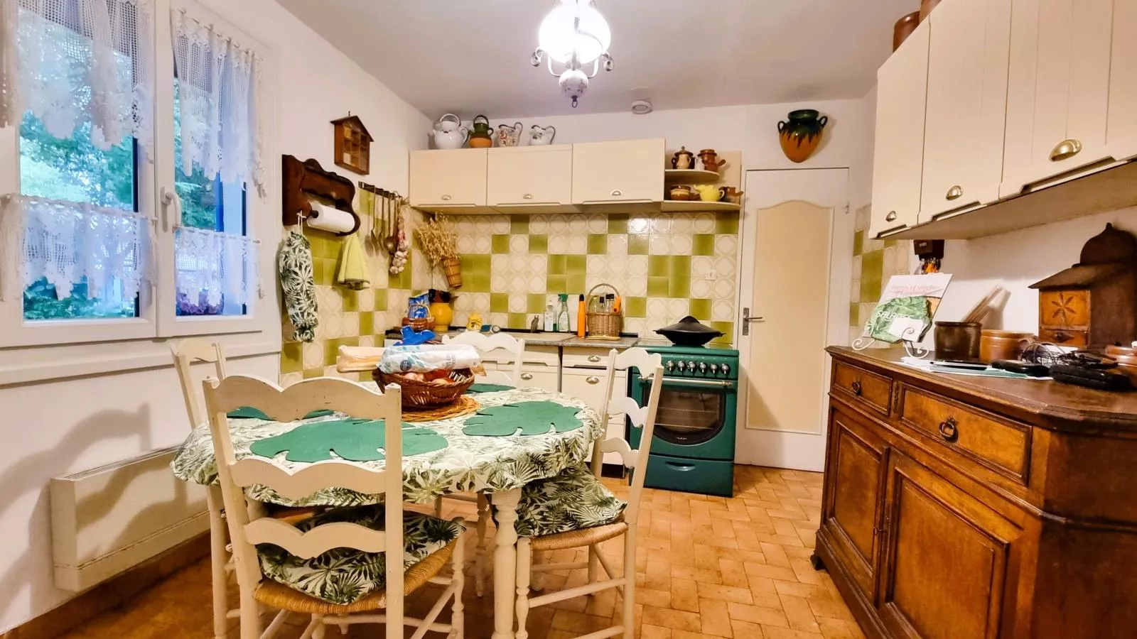 Les Volets Bleus-Kitchen