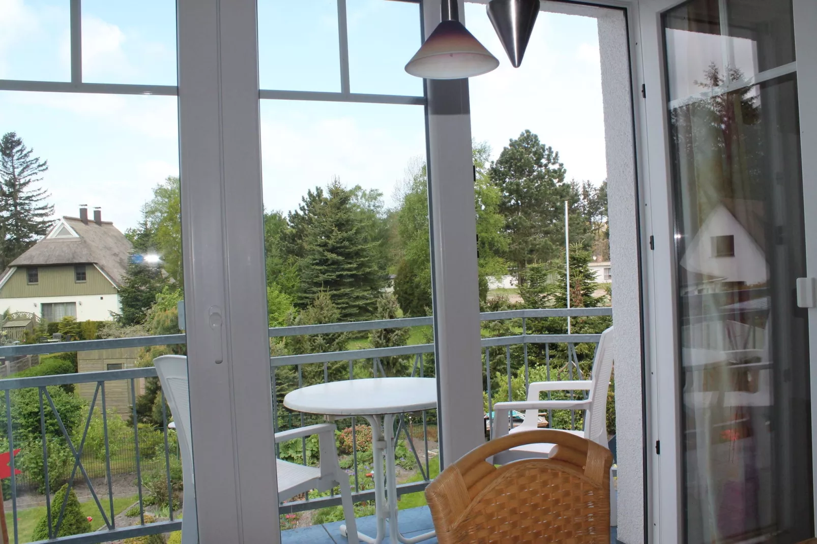 Bernstein mit Balkon am Sandstrand-View summer